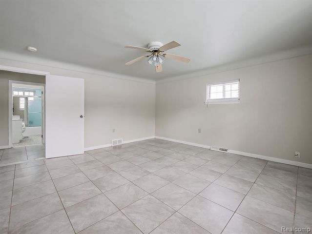 25323 Orchard Lake Road, Farmington, MI 48336