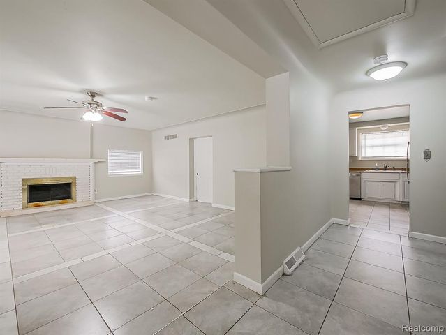 25323 Orchard Lake Road, Farmington, MI 48336