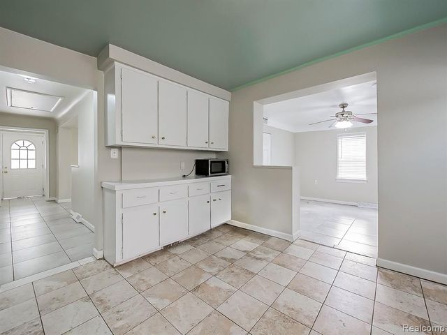 25323 Orchard Lake Road, Farmington, MI 48336