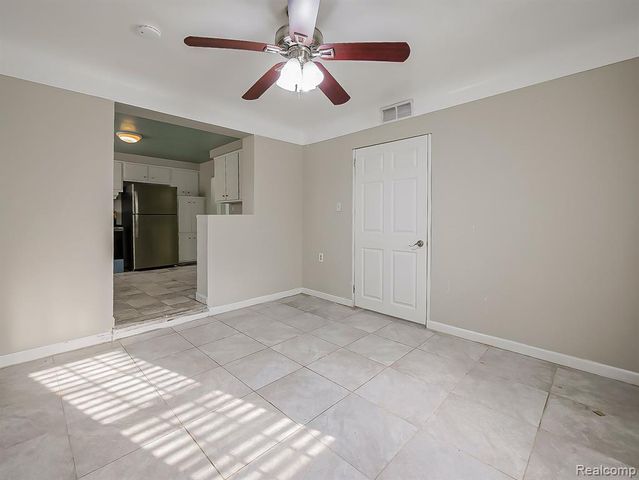 25323 Orchard Lake Road, Farmington, MI 48336