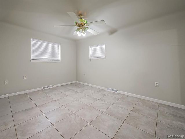 25323 Orchard Lake Road, Farmington, MI 48336