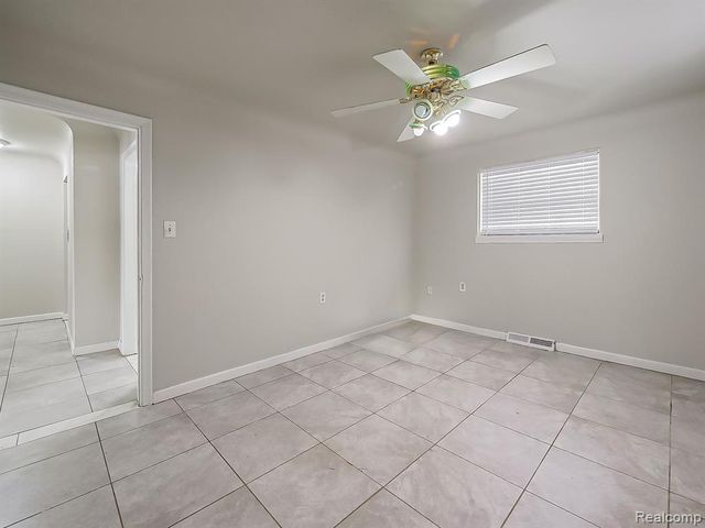 25323 Orchard Lake Road, Farmington, MI 48336