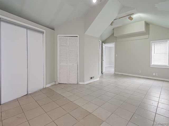 25323 Orchard Lake Road, Farmington, MI 48336