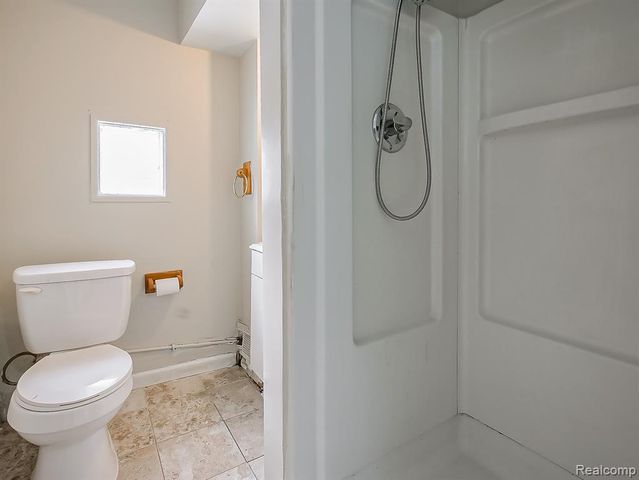 25323 Orchard Lake Road, Farmington, MI 48336