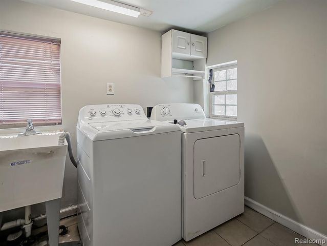 25323 Orchard Lake Road, Farmington, MI 48336