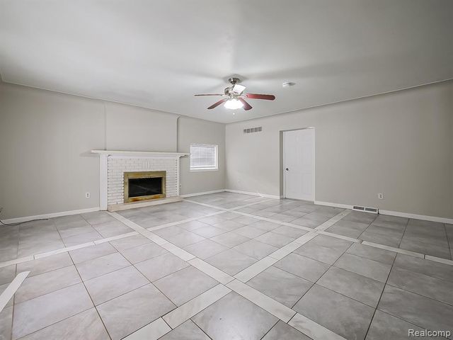 25323 Orchard Lake Road, Farmington, MI 48336