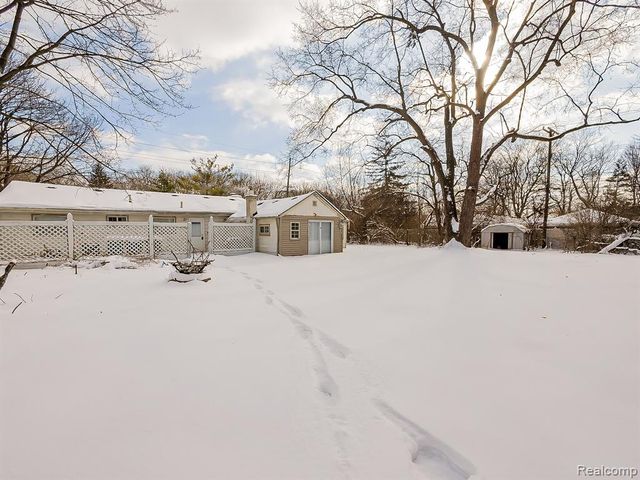 25323 Orchard Lake Road, Farmington, MI 48336