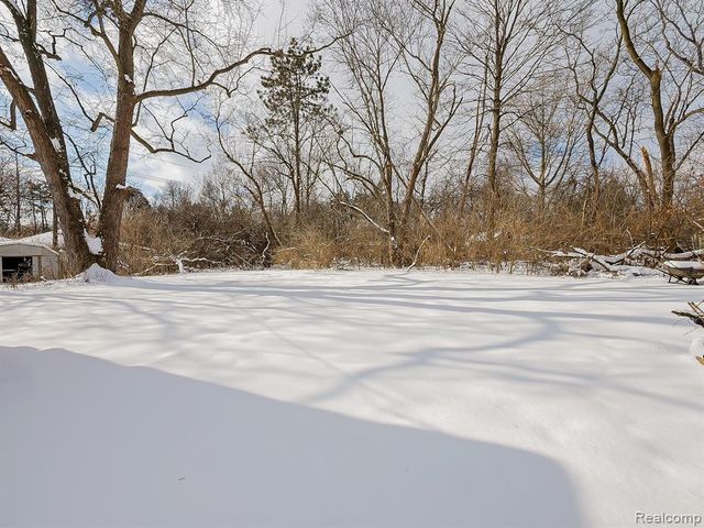 25323 Orchard Lake Road, Farmington, MI 48336