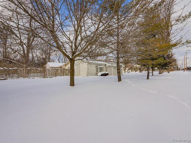 25323 Orchard Lake Road, Farmington, MI 48336