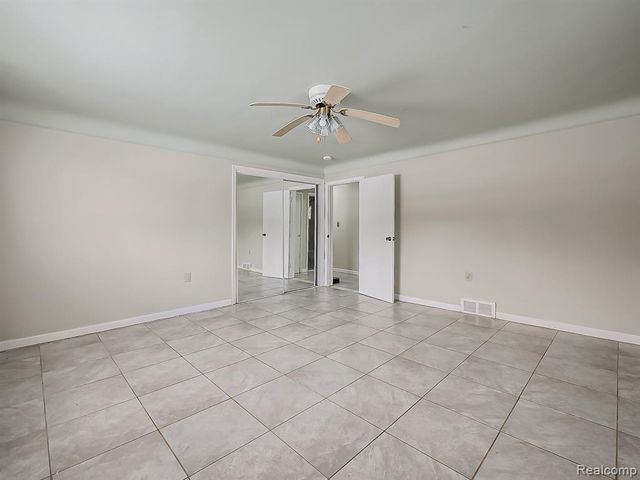 25323 Orchard Lake Road, Farmington, MI 48336