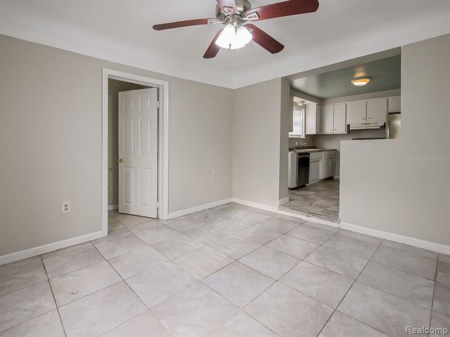 25323 Orchard Lake Road, Farmington, MI 48336