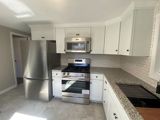 93 Oakwood Avenue, Edgerton, WI 53534