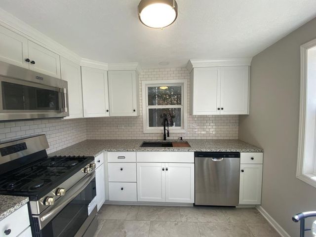 93 Oakwood Avenue, Edgerton, WI 53534