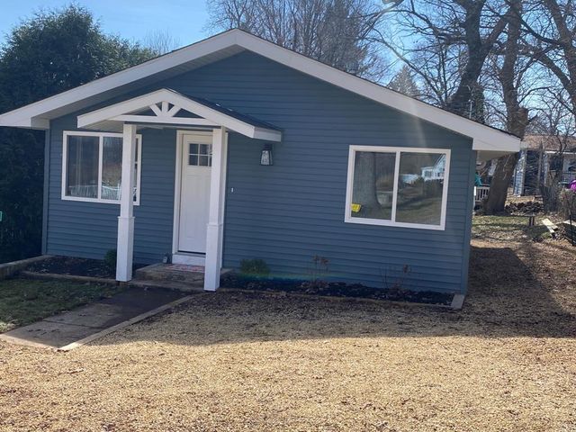 93 Oakwood Avenue, Edgerton, WI 53534