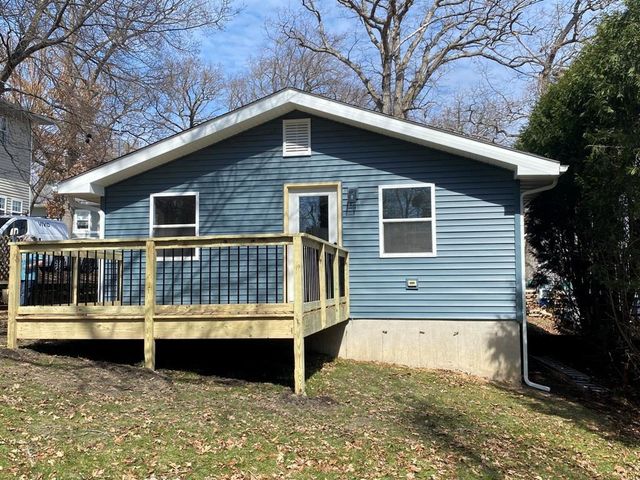 93 Oakwood Avenue, Edgerton, WI 53534