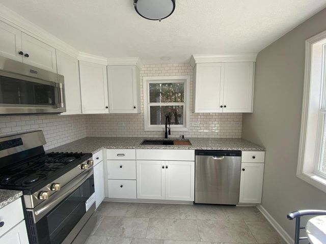 93 Oakwood Avenue, Edgerton, WI 53534