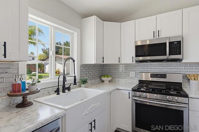 320 James St, Escondido, CA 92027