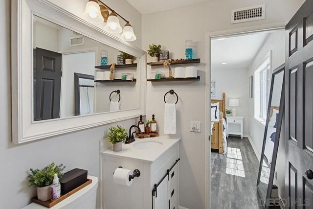 320 James St, Escondido, CA 92027