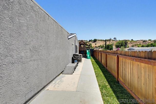 320 James St, Escondido, CA 92027