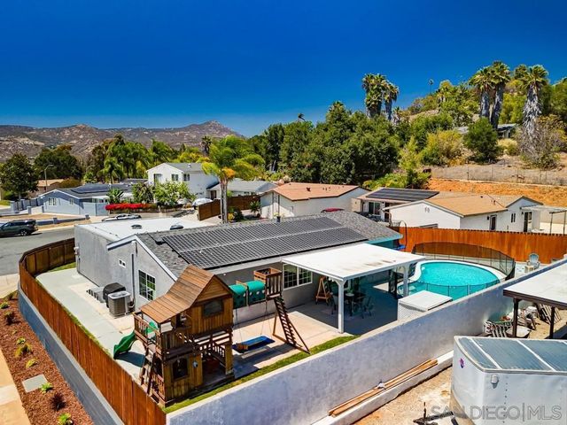 320 James St, Escondido, CA 92027