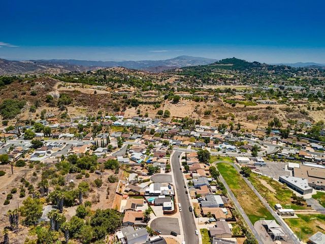 320 James St, Escondido, CA 92027