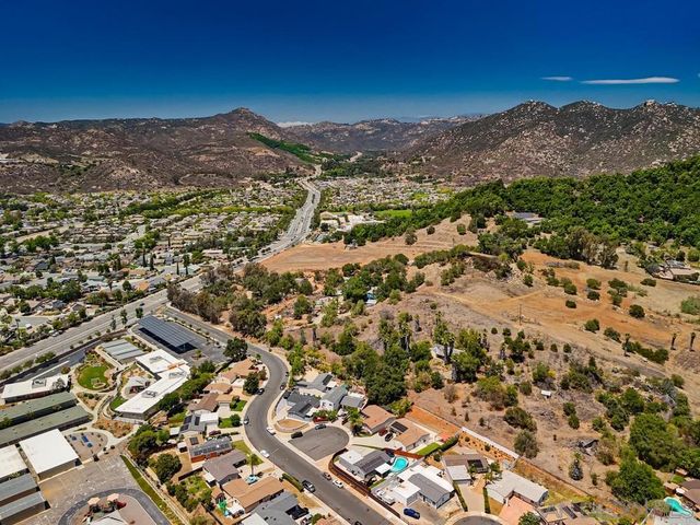 320 James St, Escondido, CA 92027