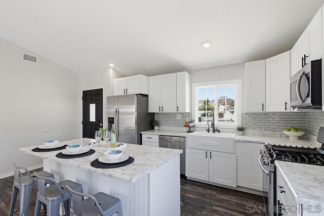 320 James St, Escondido, CA 92027