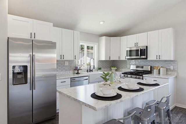 320 James St, Escondido, CA 92027