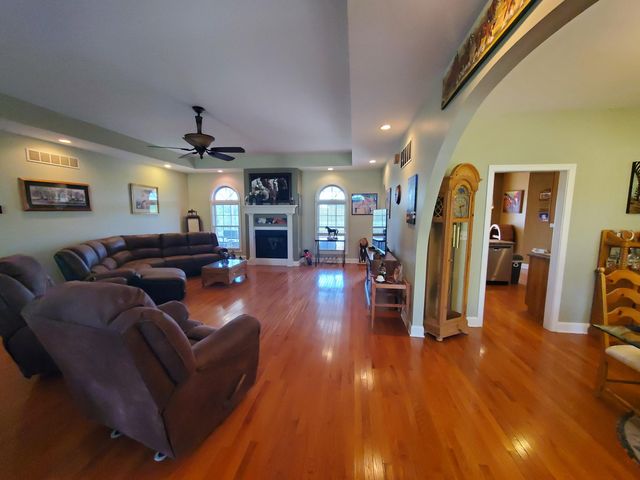 696 Pea Ridge Road, Stamping Ground, KY 40379