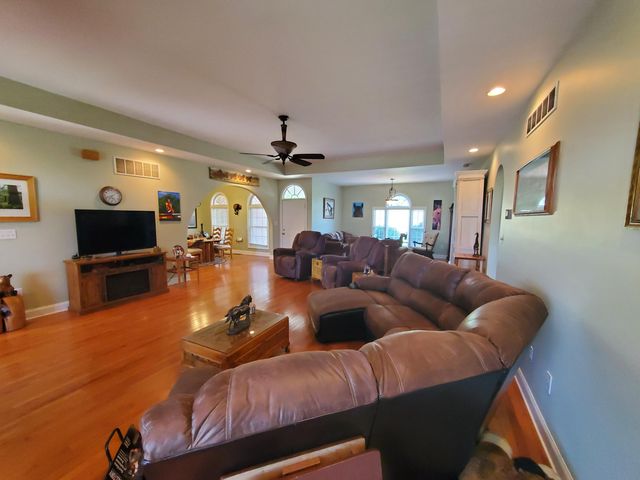 696 Pea Ridge Road, Stamping Ground, KY 40379