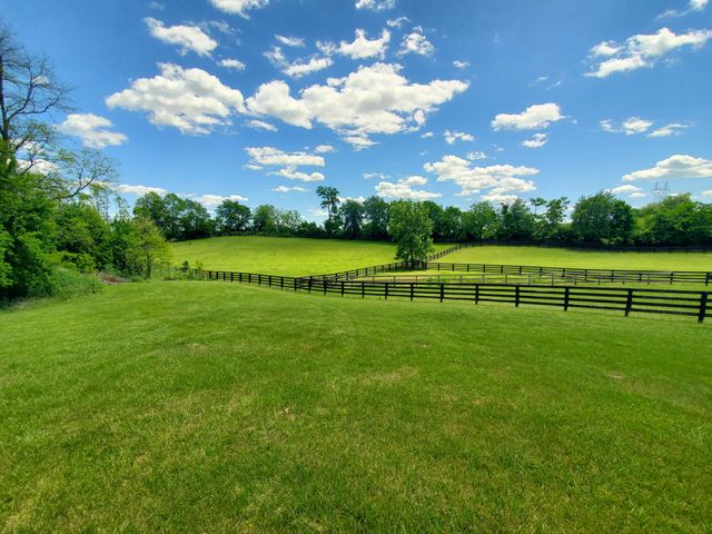 696 Pea Ridge Road, Stamping Ground, KY 40379
