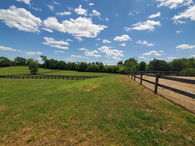 696 Pea Ridge Road, Stamping Ground, KY 40379