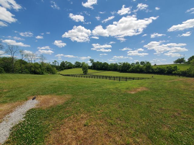 696 Pea Ridge Road, Stamping Ground, KY 40379