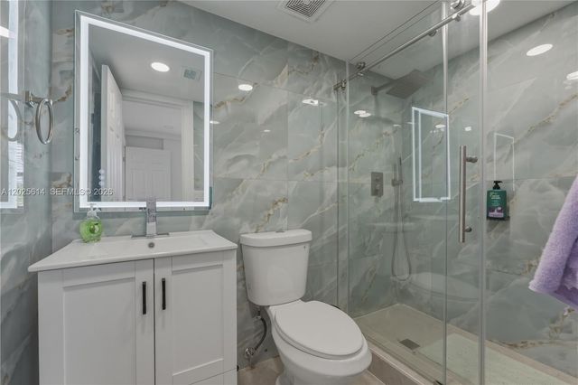 3702 NE 171st St 17, North Miami Beach, FL 33160