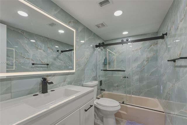 3702 NE 171st St 17, North Miami Beach, FL 33160