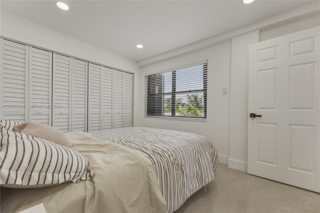 3702 NE 171st St 17, North Miami Beach, FL 33160