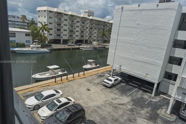 3702 NE 171st St 17, North Miami Beach, FL 33160