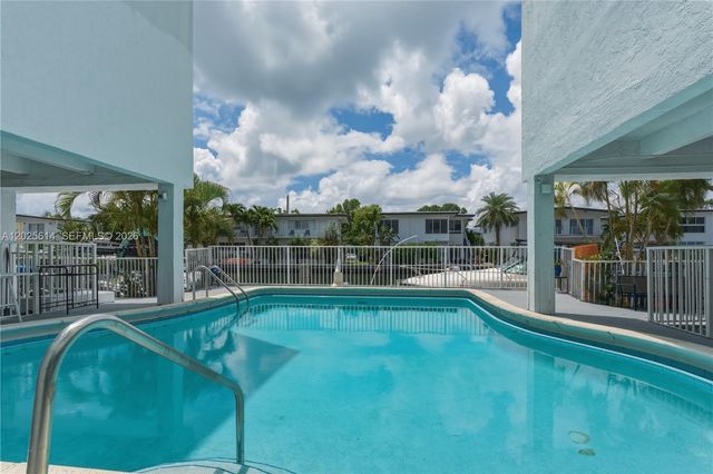 3702 NE 171st St 17, North Miami Beach, FL 33160