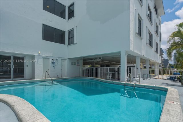 3702 NE 171st St 17, North Miami Beach, FL 33160