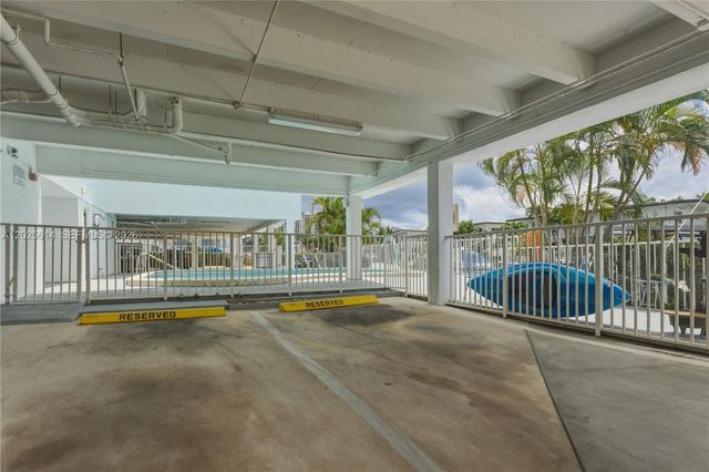 3702 NE 171st St 17, North Miami Beach, FL 33160