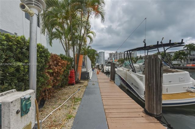 3702 NE 171st St 17, North Miami Beach, FL 33160