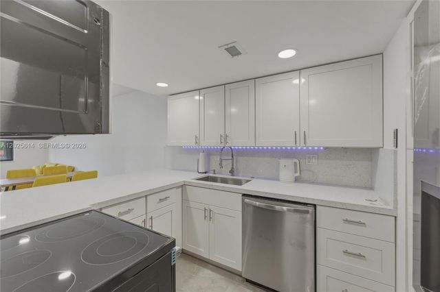 3702 NE 171st St 17, North Miami Beach, FL 33160