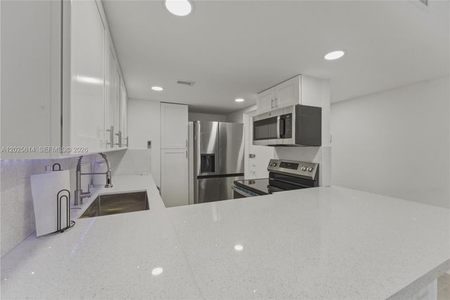 3702 NE 171st St 17, North Miami Beach, FL 33160