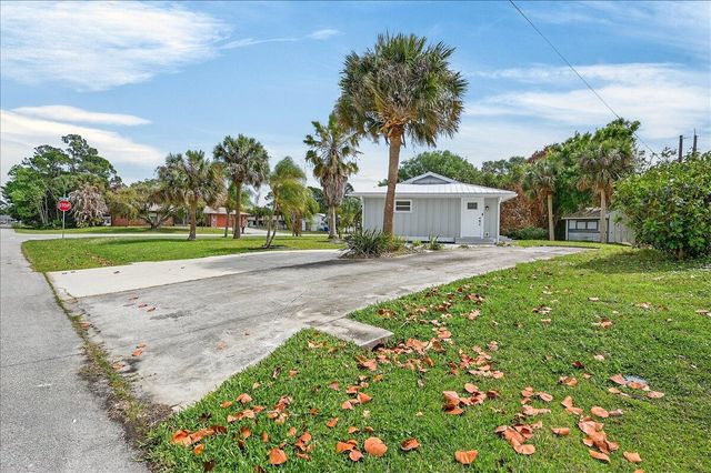 262 Easy Street, Sebastian, FL 32958