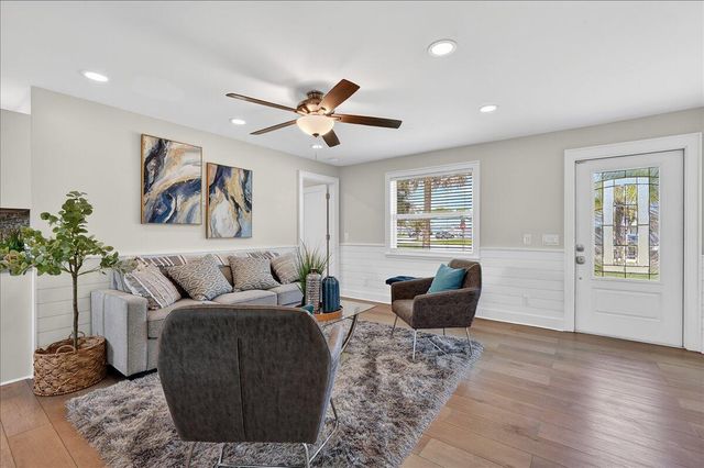 262 Easy Street, Sebastian, FL 32958