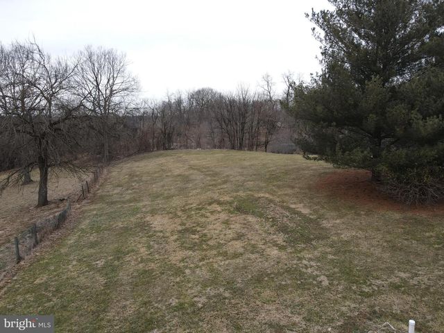 290 LOCUST GROVE RD, Bainbridge, PA 17502