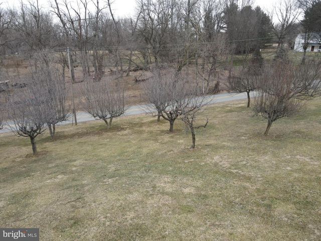 290 LOCUST GROVE RD, Bainbridge, PA 17502