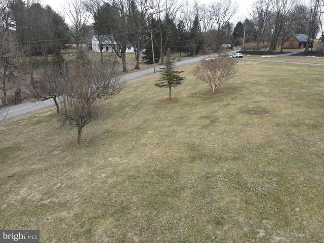 290 LOCUST GROVE RD, Bainbridge, PA 17502