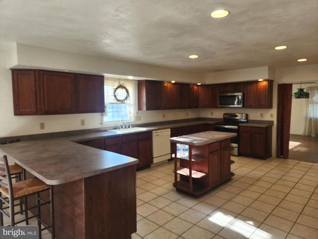 290 LOCUST GROVE RD, Bainbridge, PA 17502