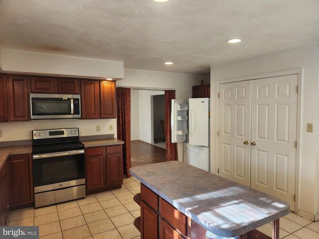 290 LOCUST GROVE RD, Bainbridge, PA 17502